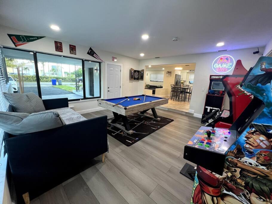 ハリウッド Modern Tropical Oasis With Arcade, Hottub & Minigolfヴィラ エクステリア 写真