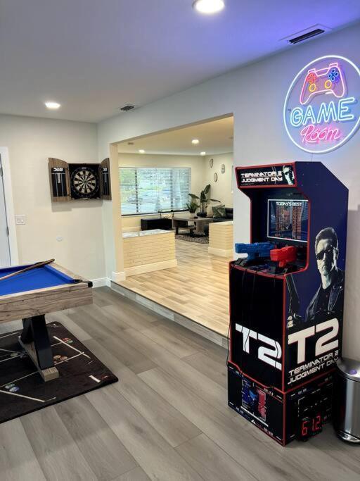 ハリウッド Modern Tropical Oasis With Arcade, Hottub & Minigolfヴィラ エクステリア 写真