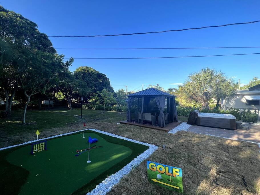 ハリウッド Modern Tropical Oasis With Arcade, Hottub & Minigolfヴィラ エクステリア 写真